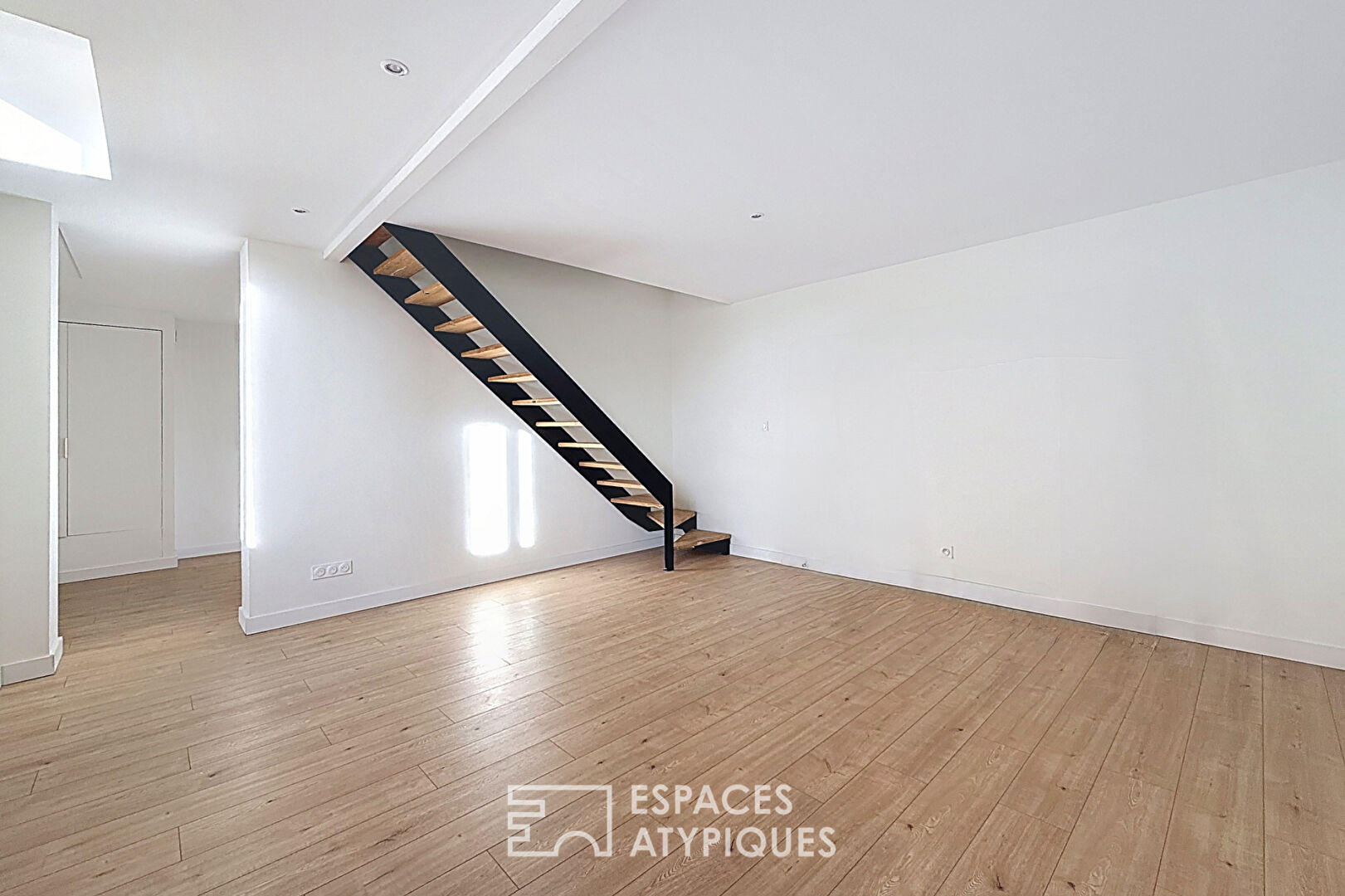 Appartement duplex rénové au dernier étage aux Chartrons