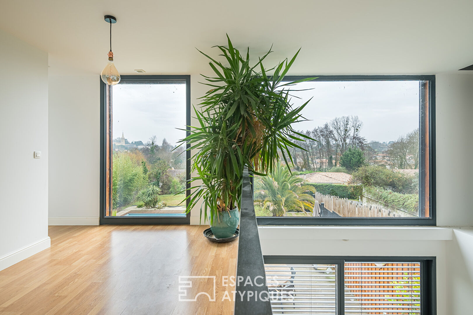 Maison d&rsquo;architecte avec vue à Martillac