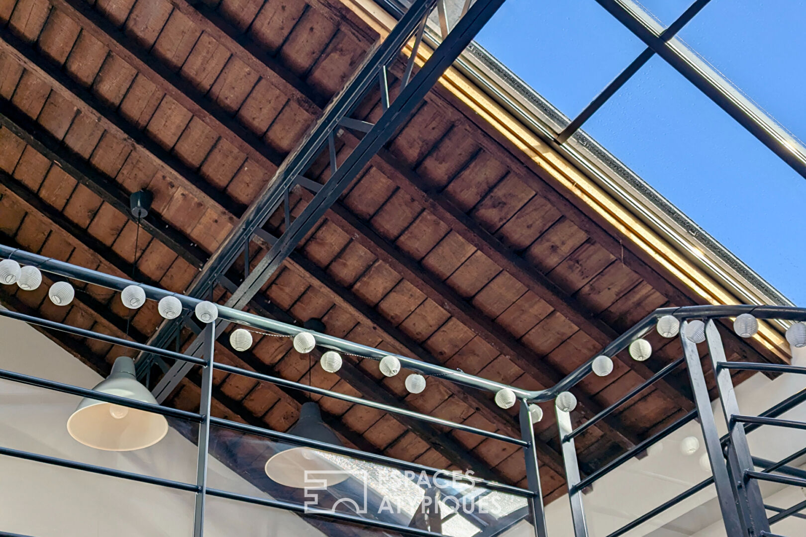 Loft industriel meublé en face du Parc Rivière