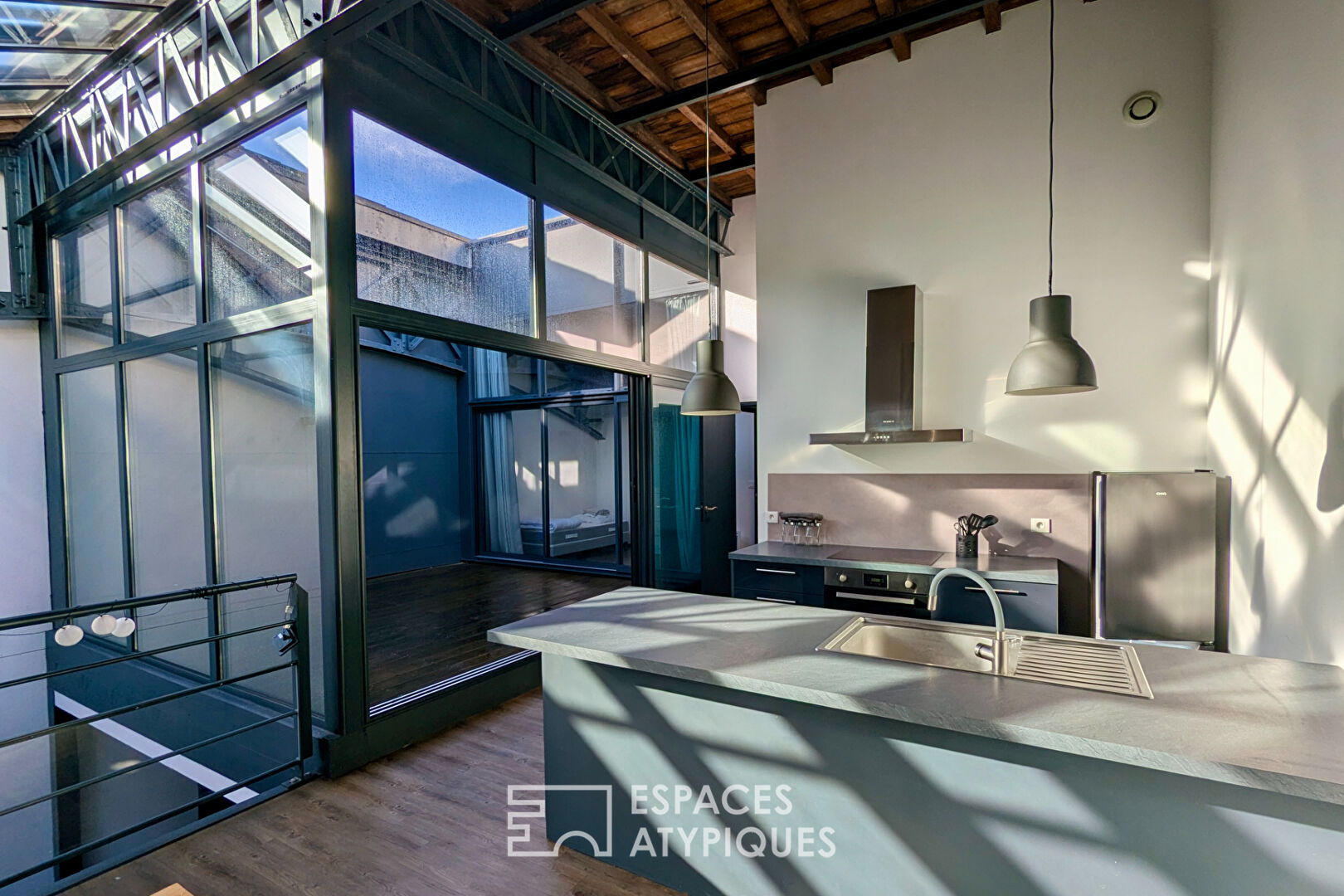 Loft industriel meublé en face du Parc Rivière