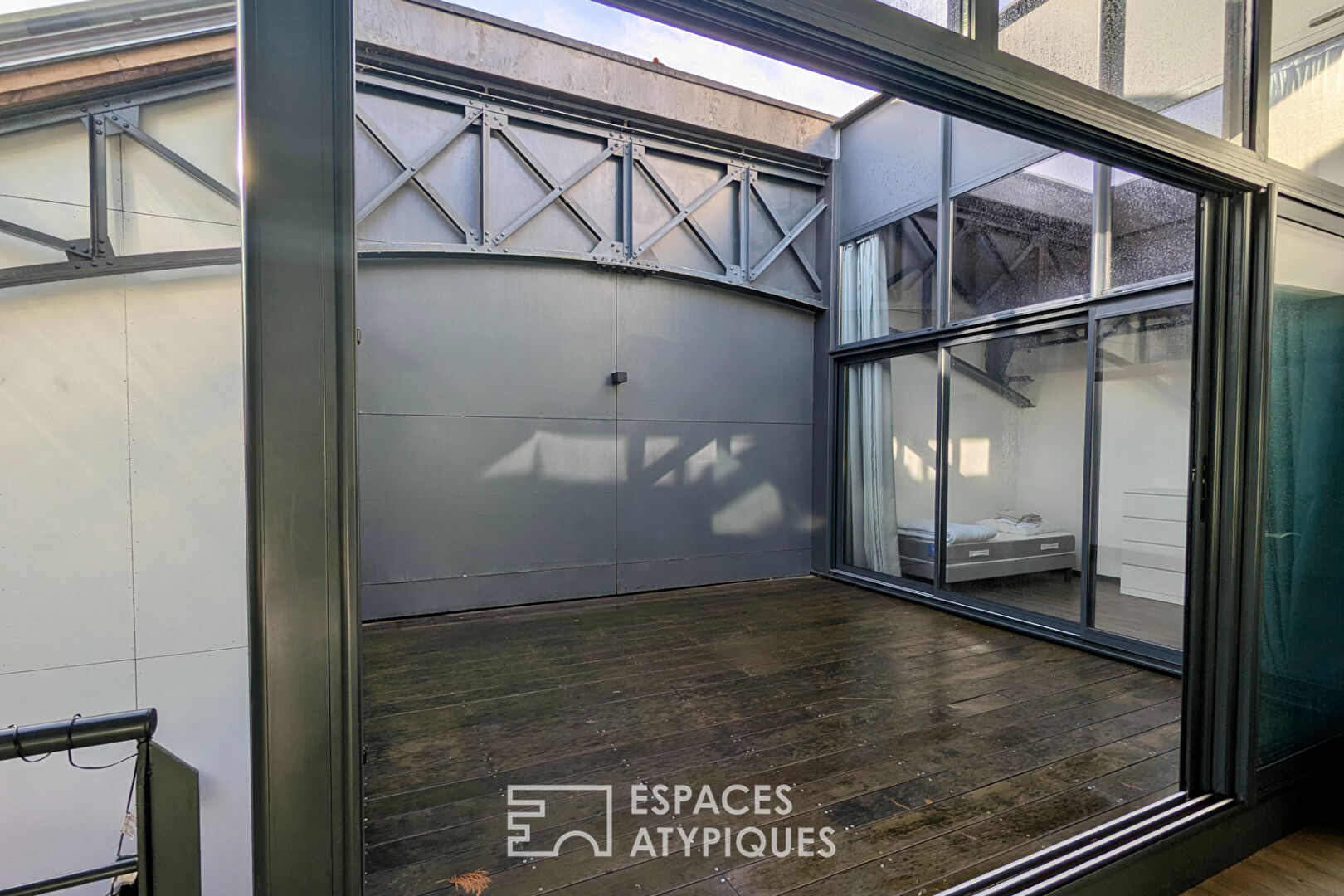 Loft industriel meublé en face du Parc Rivière