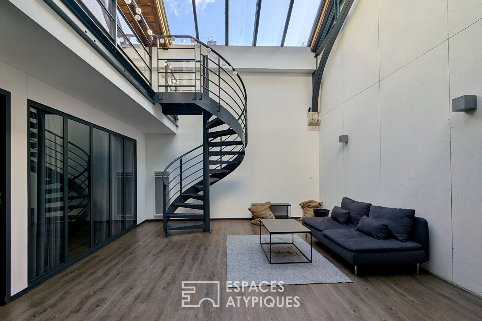 Loft industriel meublé en face du Parc Rivière