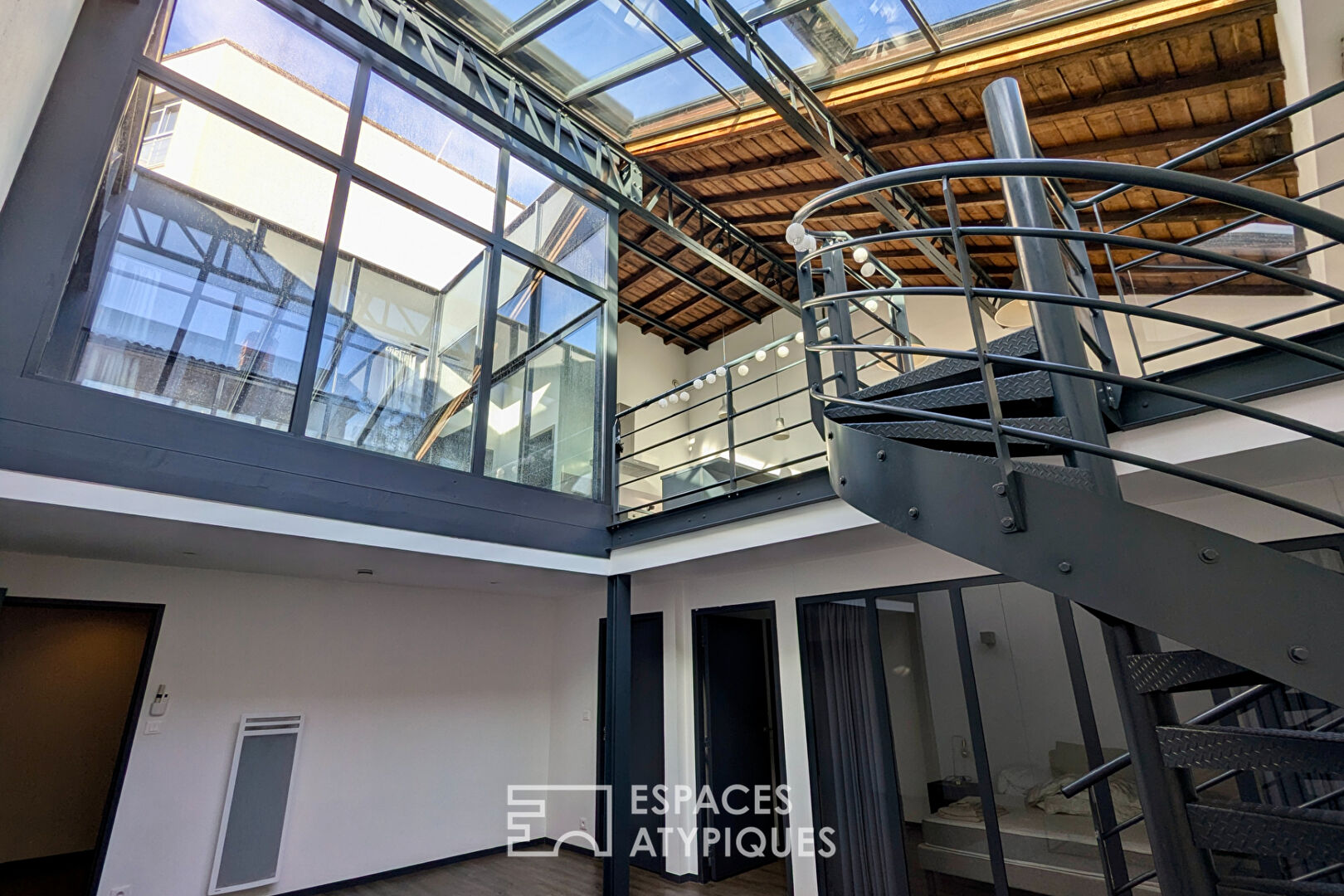 Loft industriel meublé en face du Parc Rivière