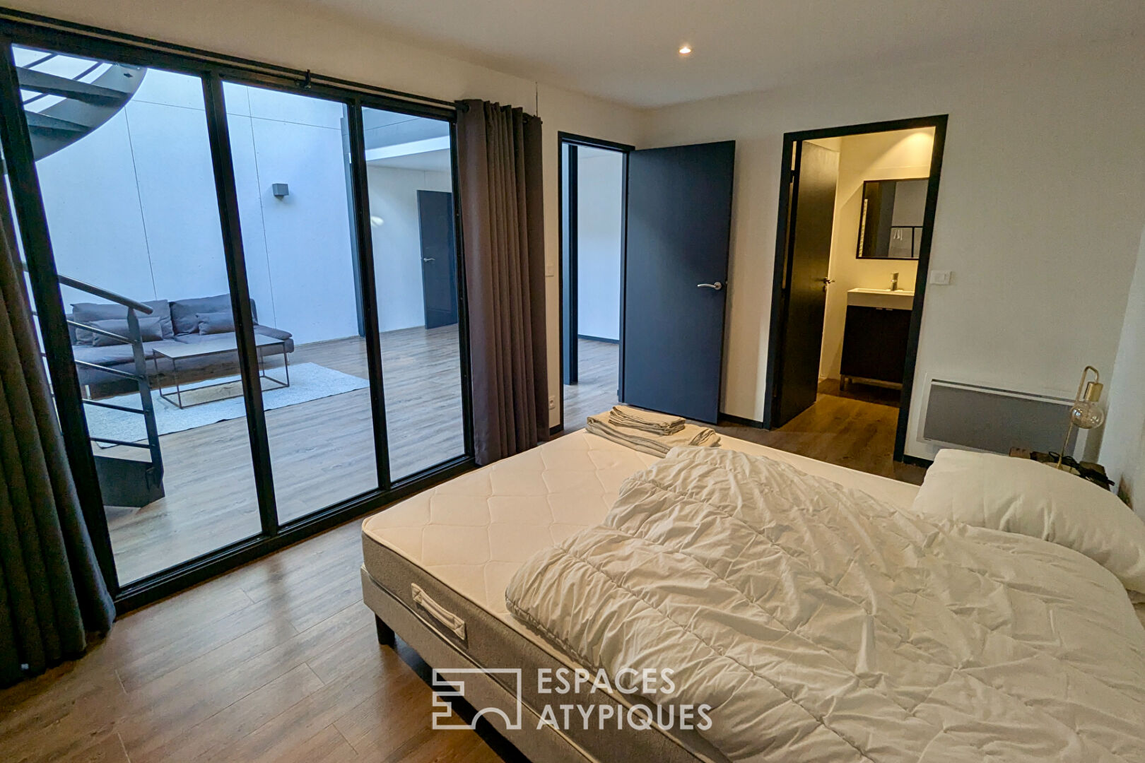 Loft industriel meublé en face du Parc Rivière