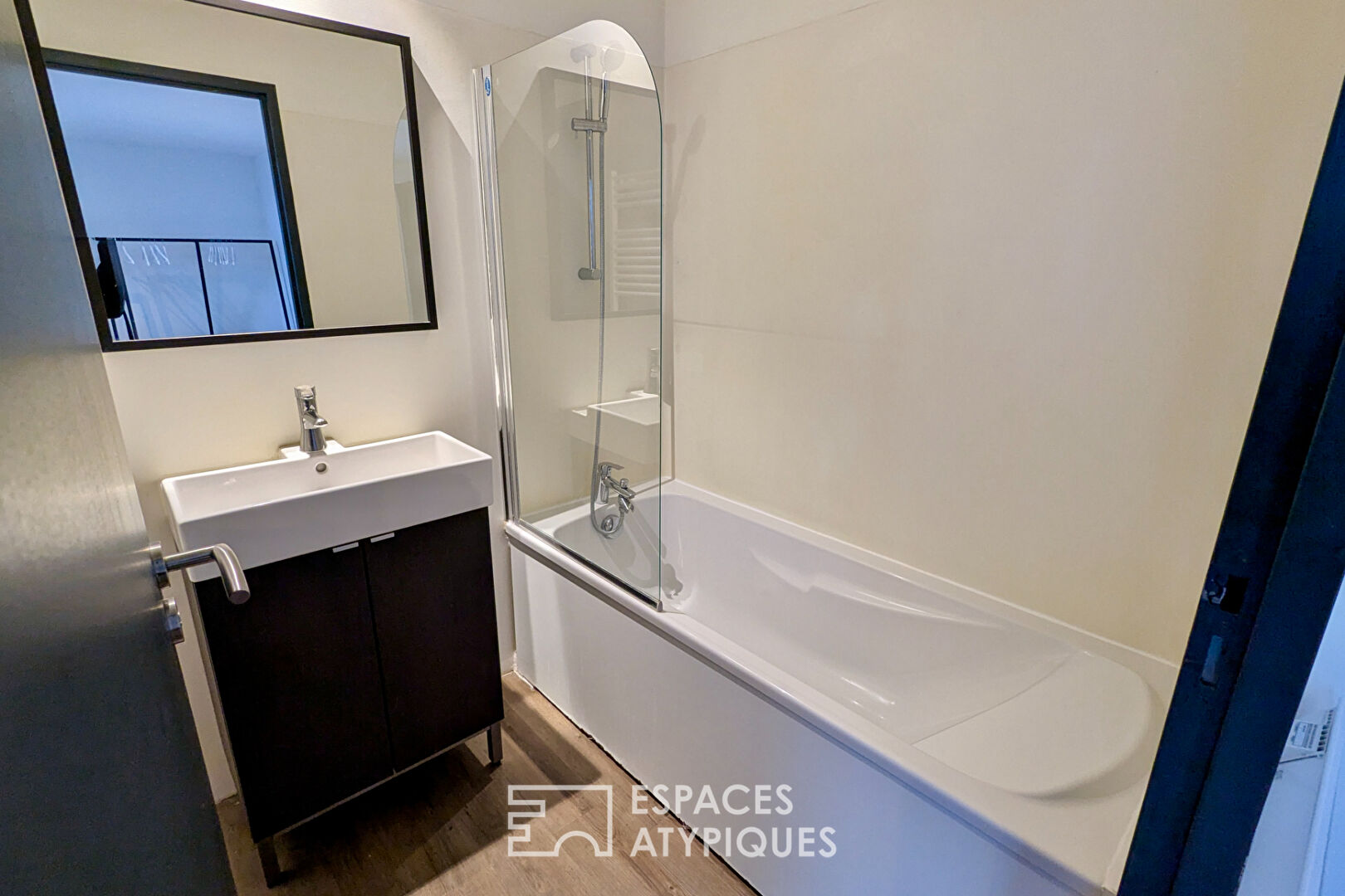 Loft industriel meublé en face du Parc Rivière