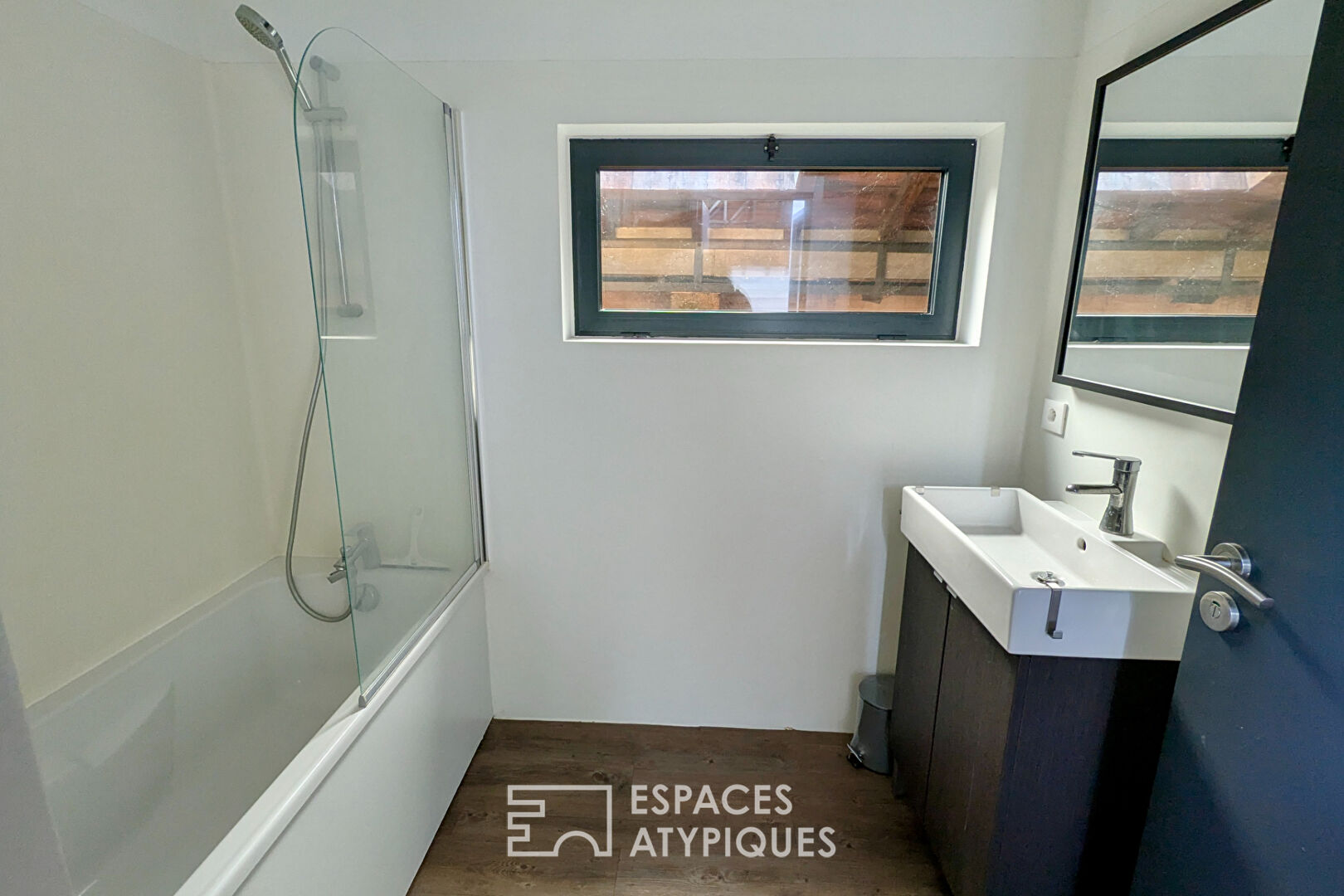 Loft industriel meublé en face du Parc Rivière