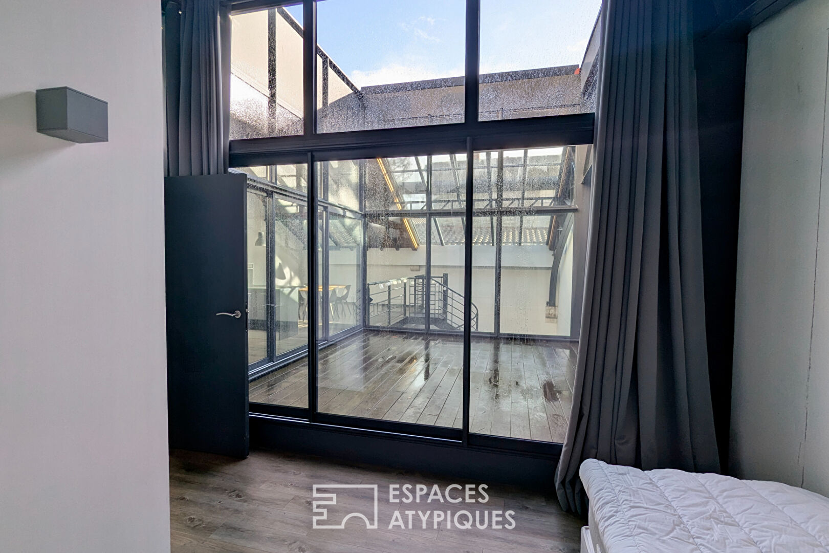 Loft industriel meublé en face du Parc Rivière