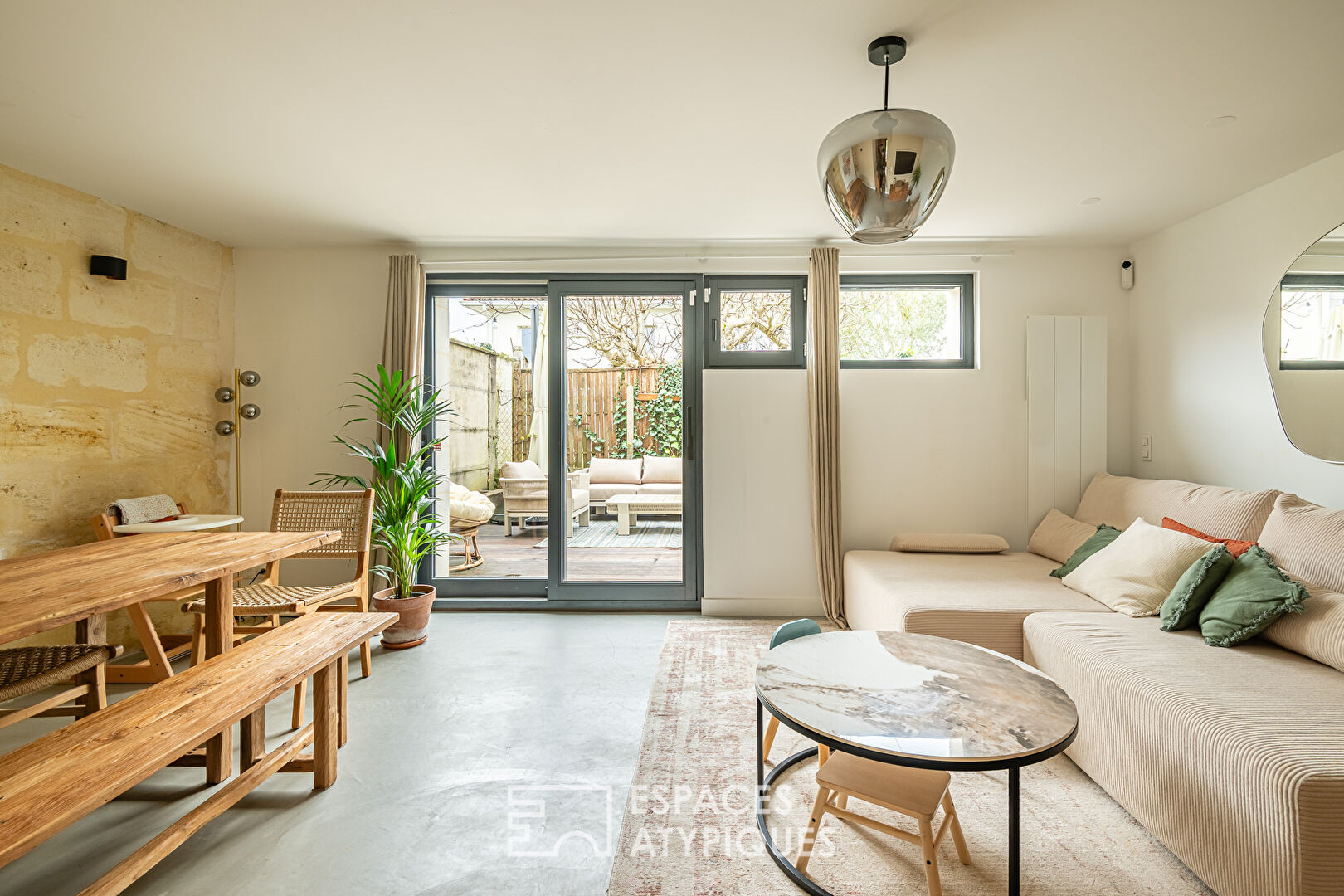 Maison avec double extérieurs et piscine à Bacalan