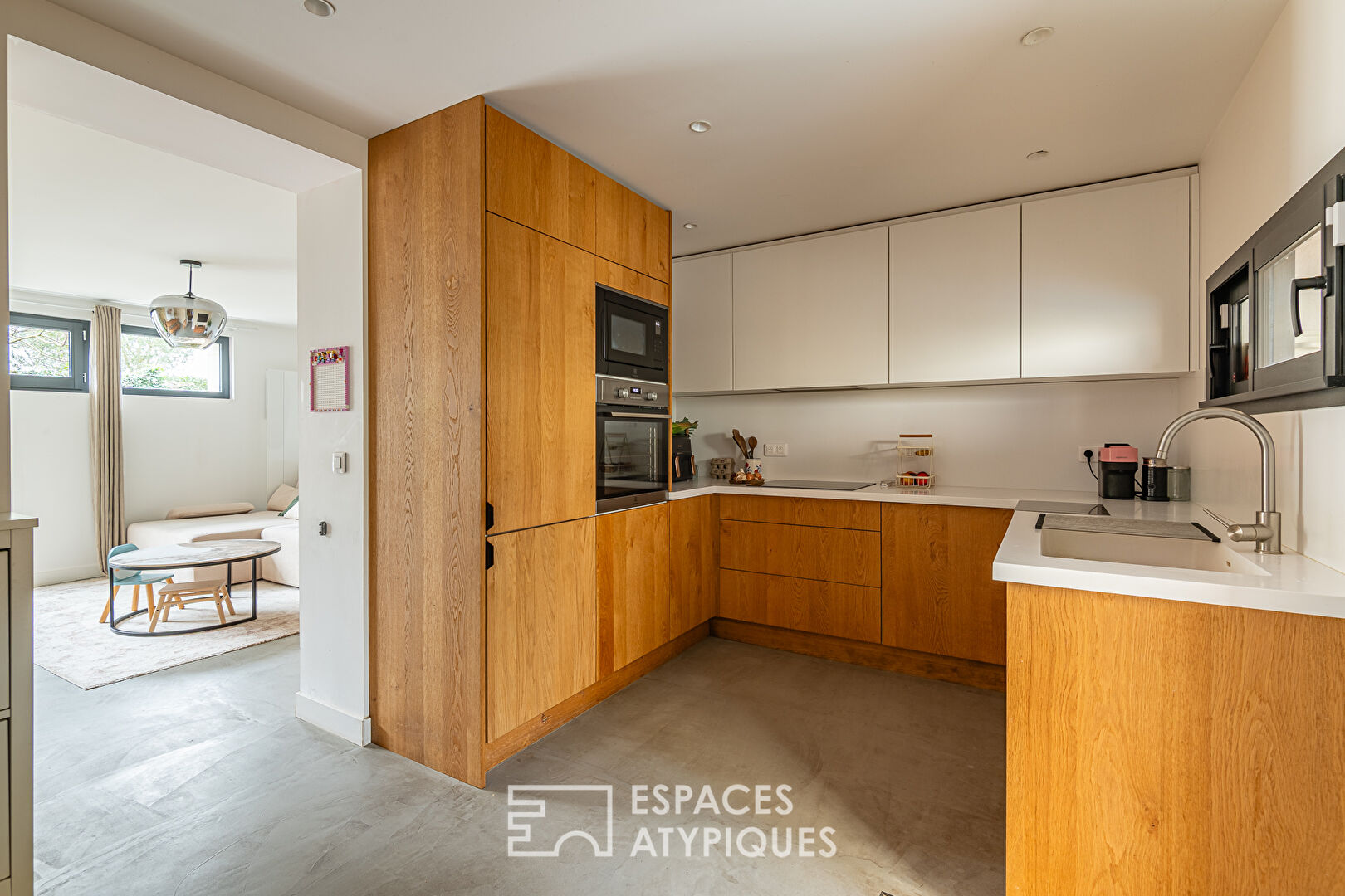 Maison avec double extérieurs et piscine à Bacalan