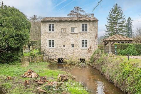 Moulin en pierre de 1700 avec son bois privé