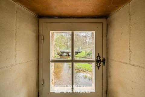 Moulin en pierre de 1700 avec son bois privé