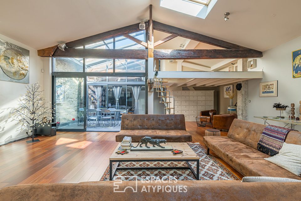 Grand loft lumineux avec terrasse couverte