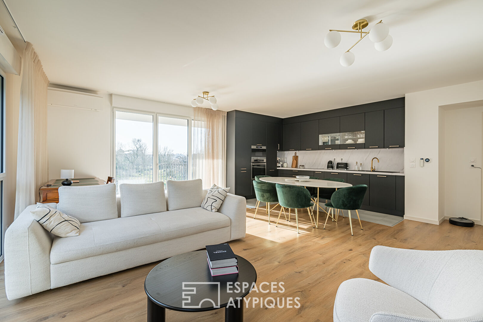 Appartement récent avec terrasse et vue sur le lac