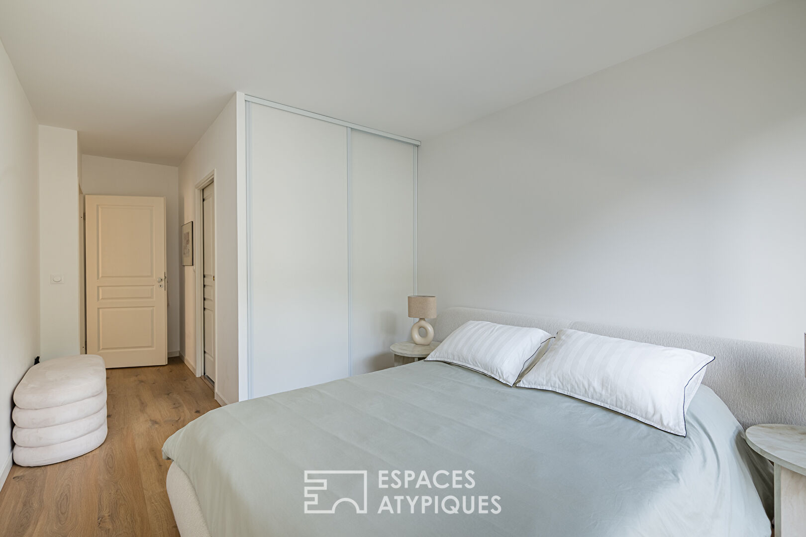 Appartement récent avec terrasse et vue sur le lac