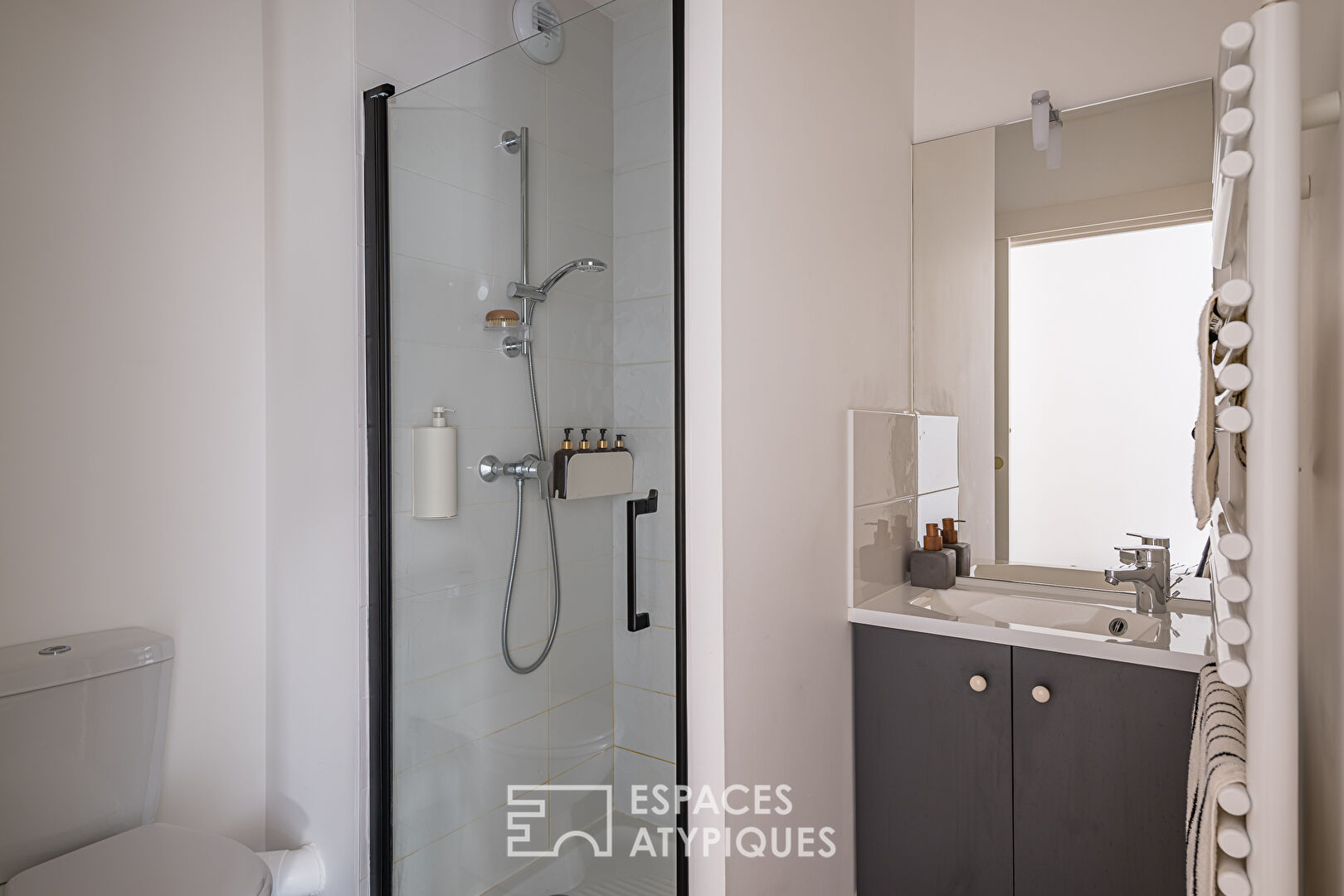 Appartement récent avec terrasse et vue sur le lac