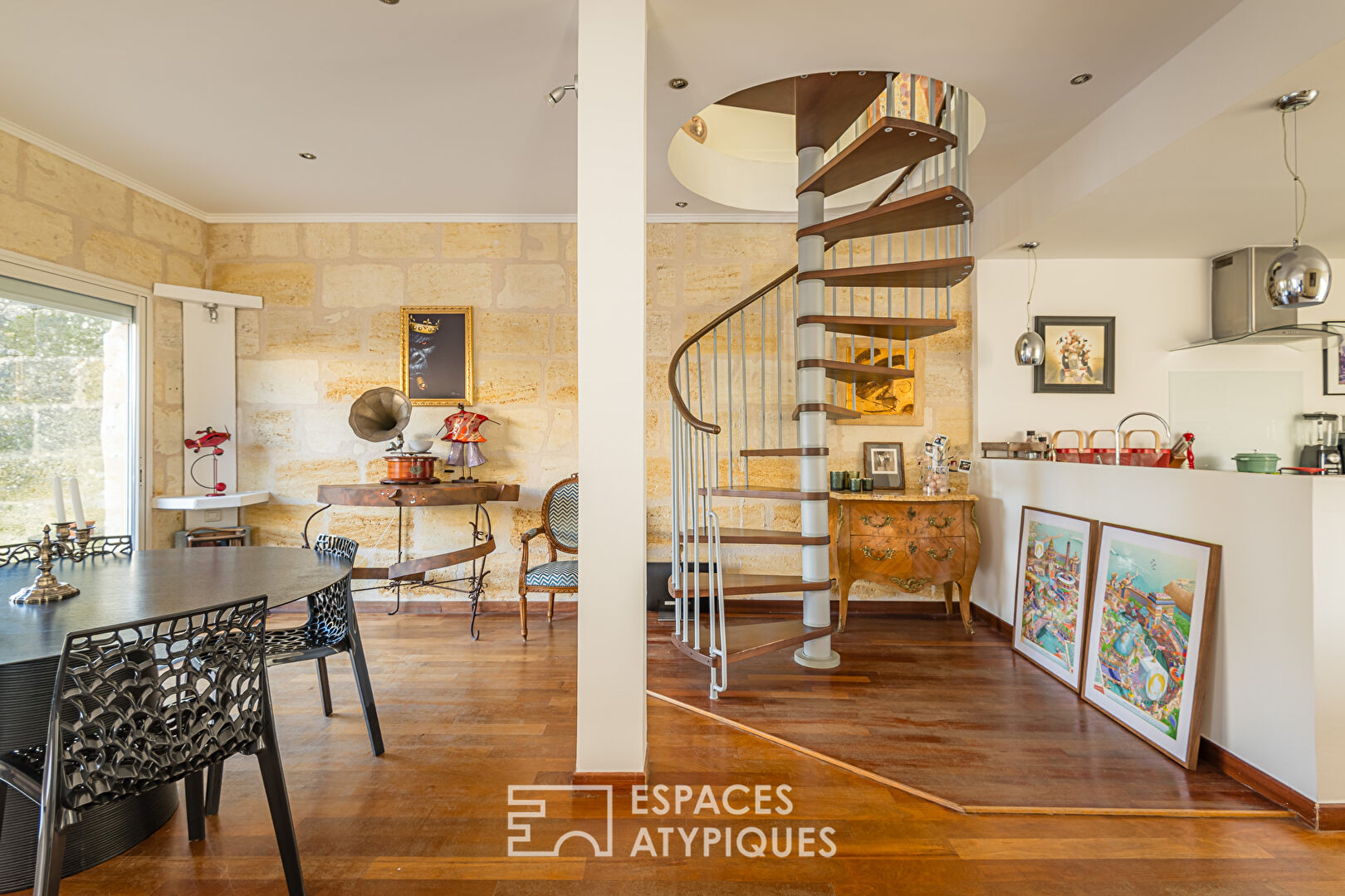 Maison de charme avec terrasse et stationnement