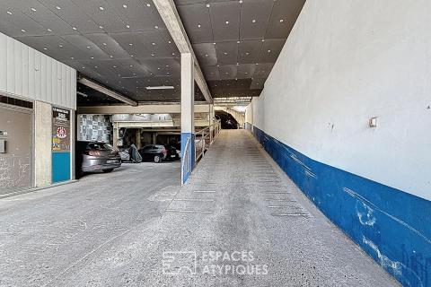 Volume brut avec terrasse suspendue à Bastide