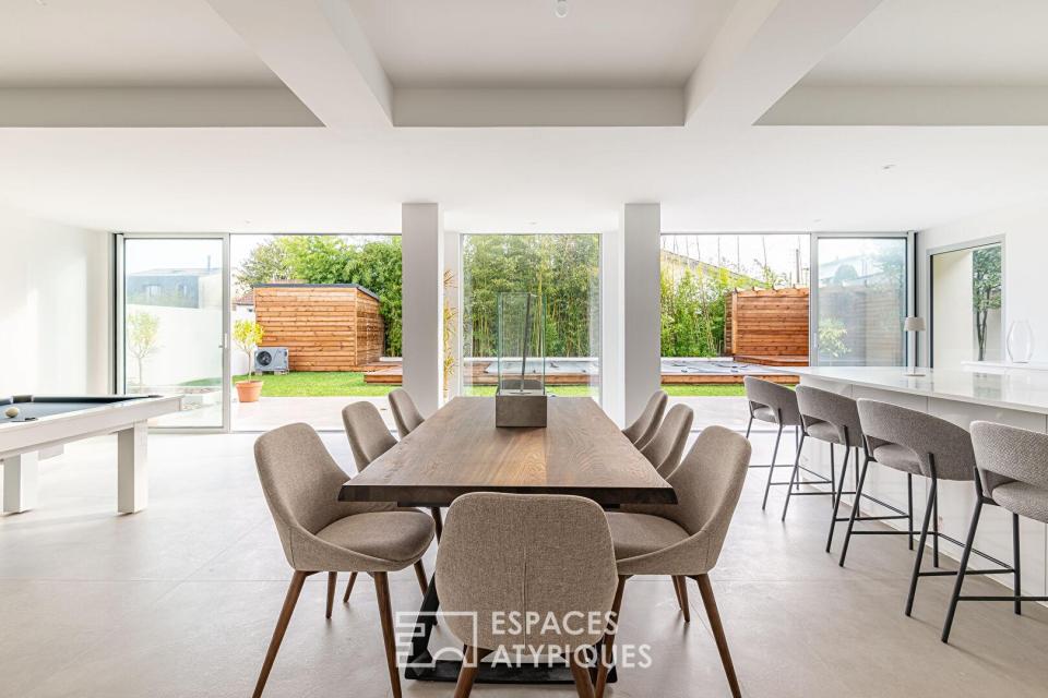 Maison familiale rénovée ouvrant sur jardin et piscine