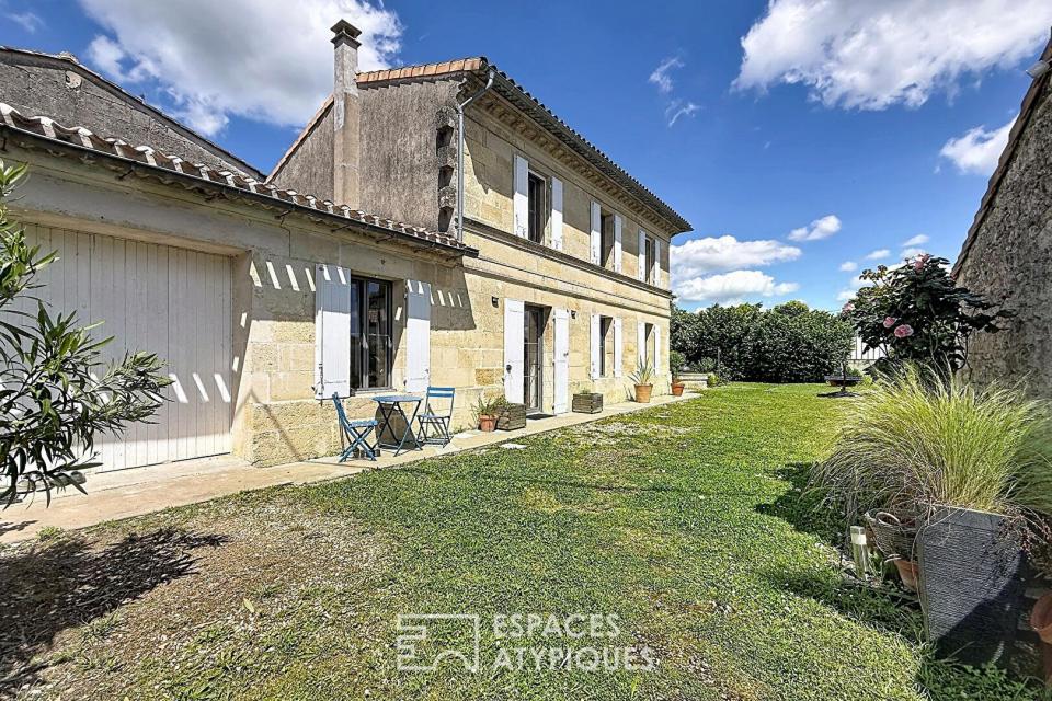 Maison rénovée en pierre avec jardin et dépendance