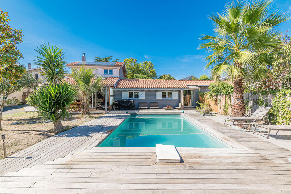 Maison bois esprit bassin au coeur de Bègles