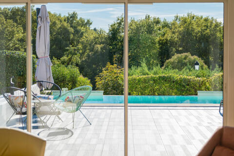 Une maison à l&rsquo;architecture singulière des années 70 tournée vers la nature