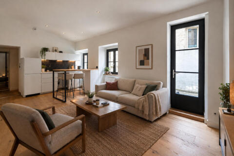 Appartement rénové en dernier étage en plein centre de Saint Paul