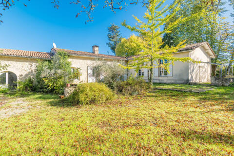 Propriété de caractère à réinventer dans un écrin de verdure à Camblanes-et-Meynac