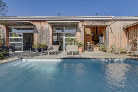 Loft with pool in a former dairy