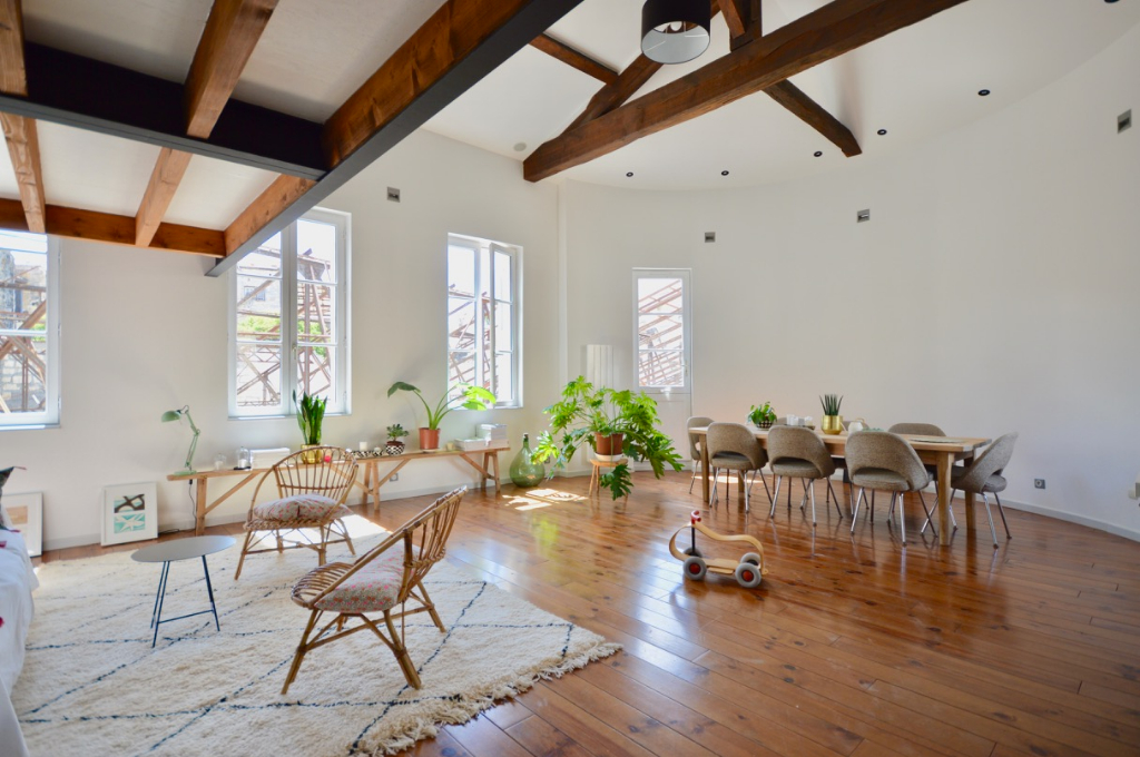 Appartement type loft dans une ancienne rotonde aux Chartrons