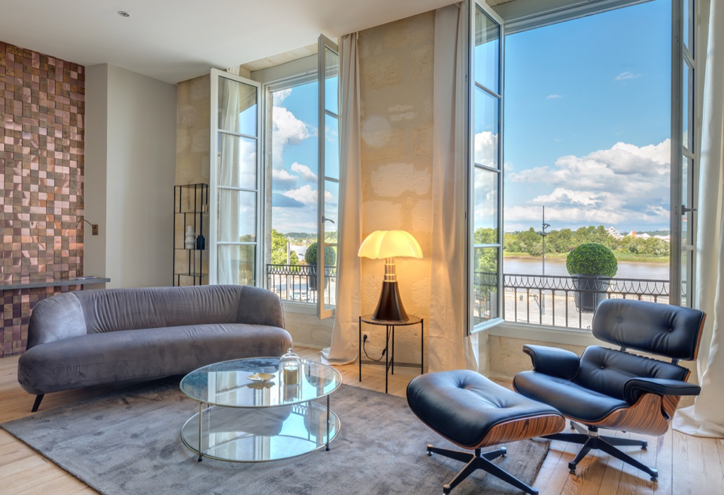 Exceptional apartment located on the Chartrons quays
