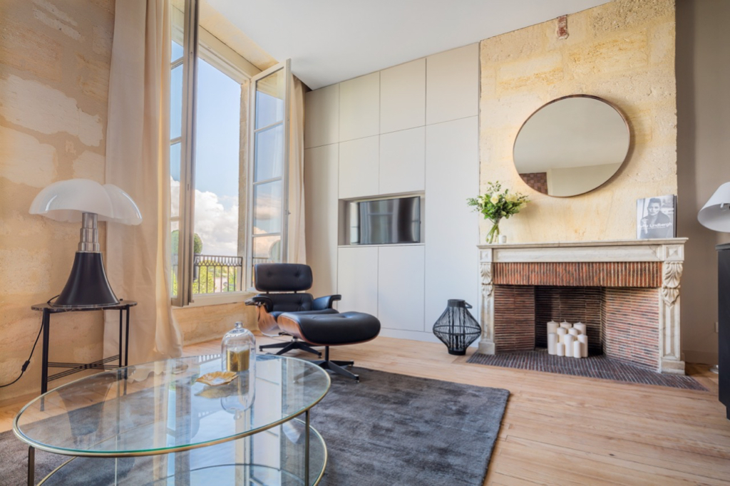 Exceptional apartment located on the Chartrons quays