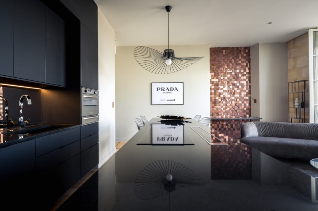 Exceptional apartment located on the Chartrons quays