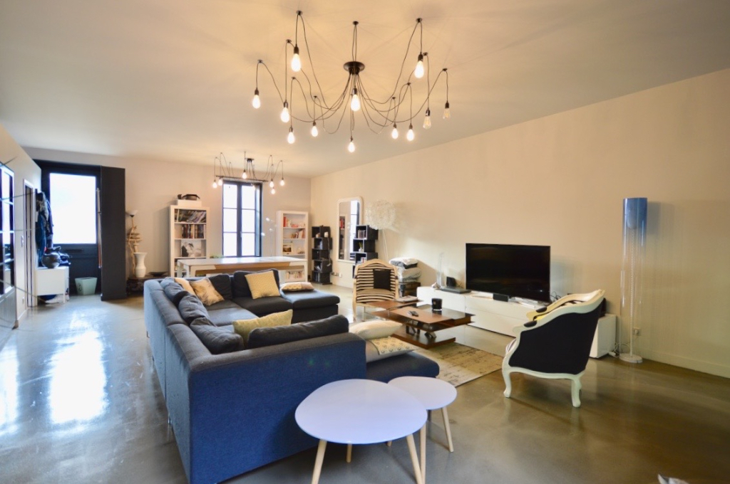 Loft in a former warehouse in Chartrons