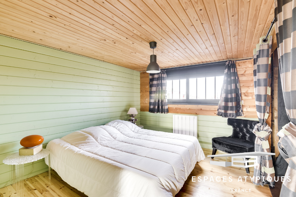 Wooden house on the port of La Teste