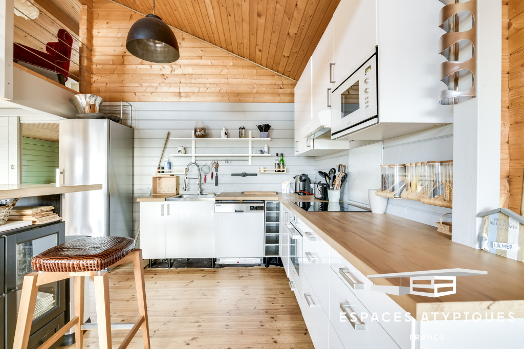 Maison en bois sur le port de la Teste