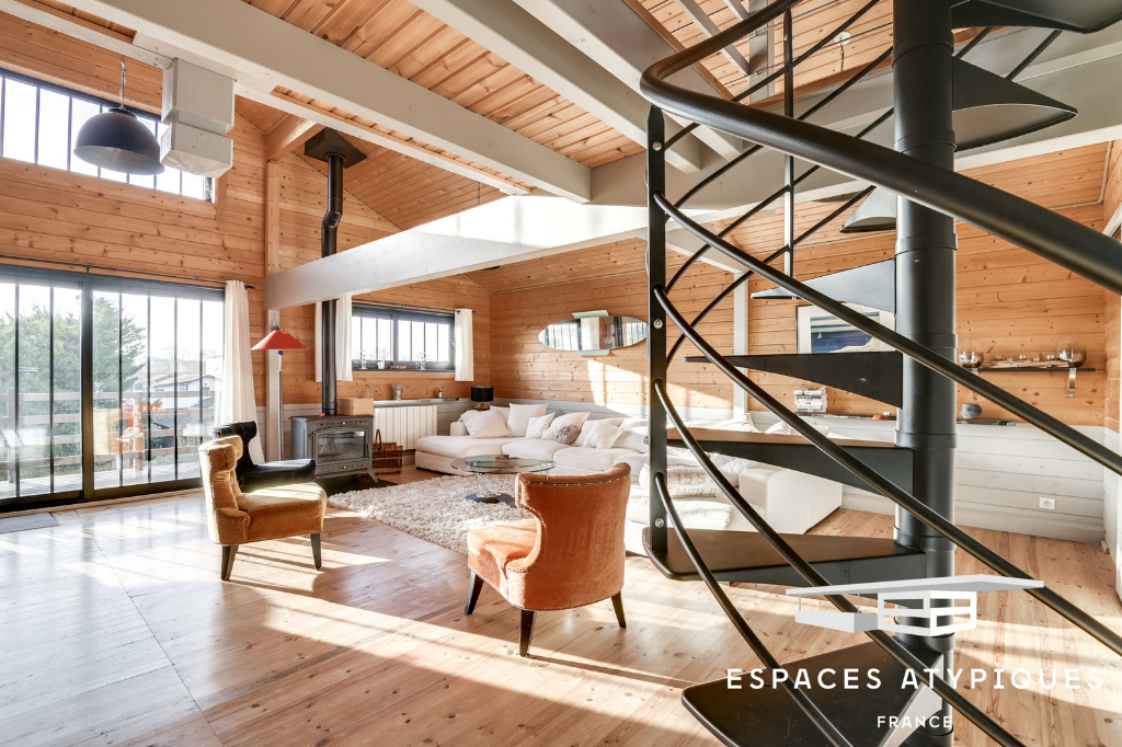 Maison en bois sur le port de la Teste