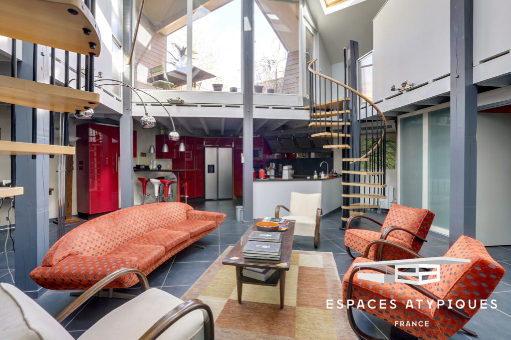 Hexagonal loft at the Bastide