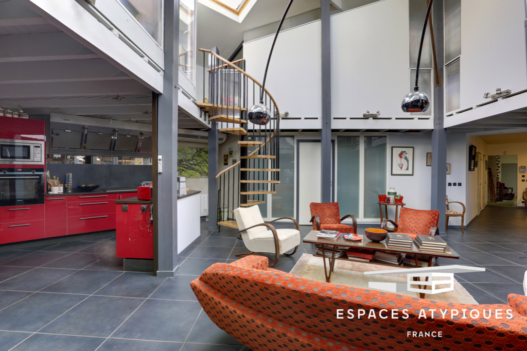 Hexagonal loft at the Bastide