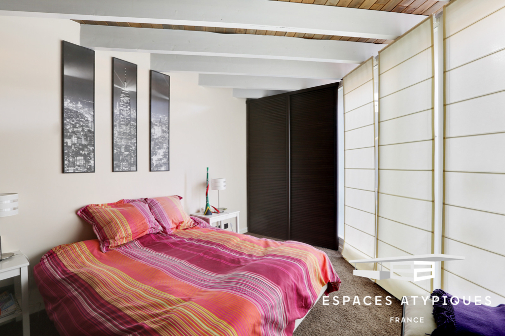 Hexagonal loft at the Bastide