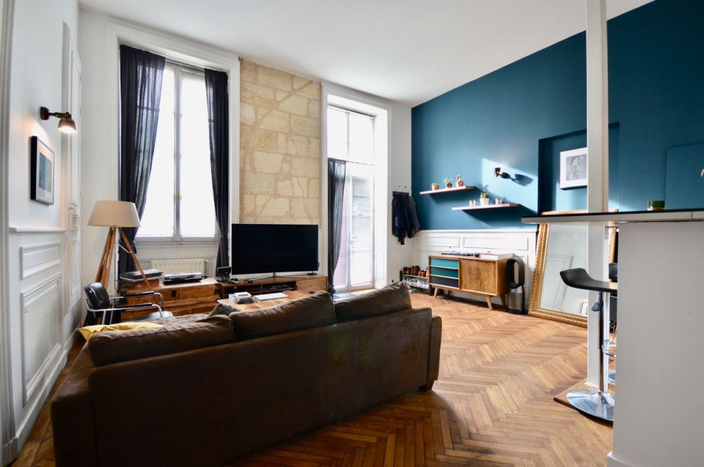 Duplex in an ancient chartreuse of Chartrons