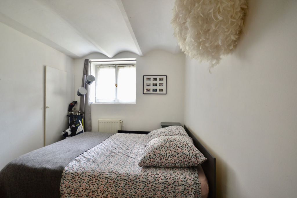 Duplex in an ancient chartreuse of Chartrons