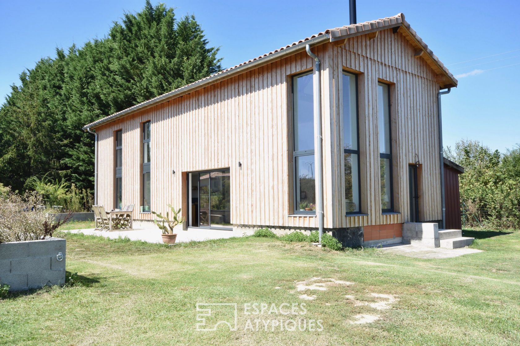 Former tobacco dryer rehabilitated in loft house