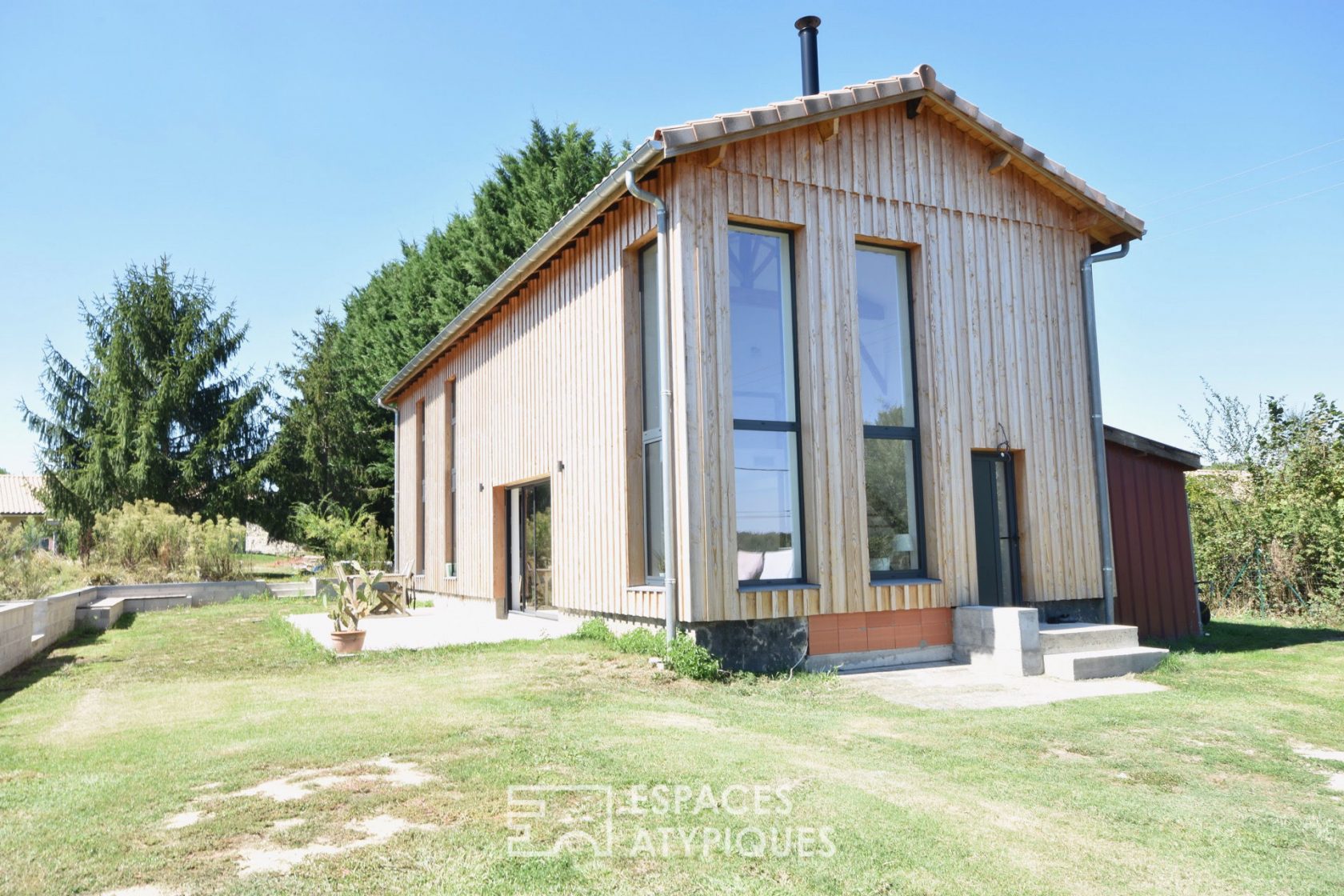 Former tobacco dryer rehabilitated in loft house