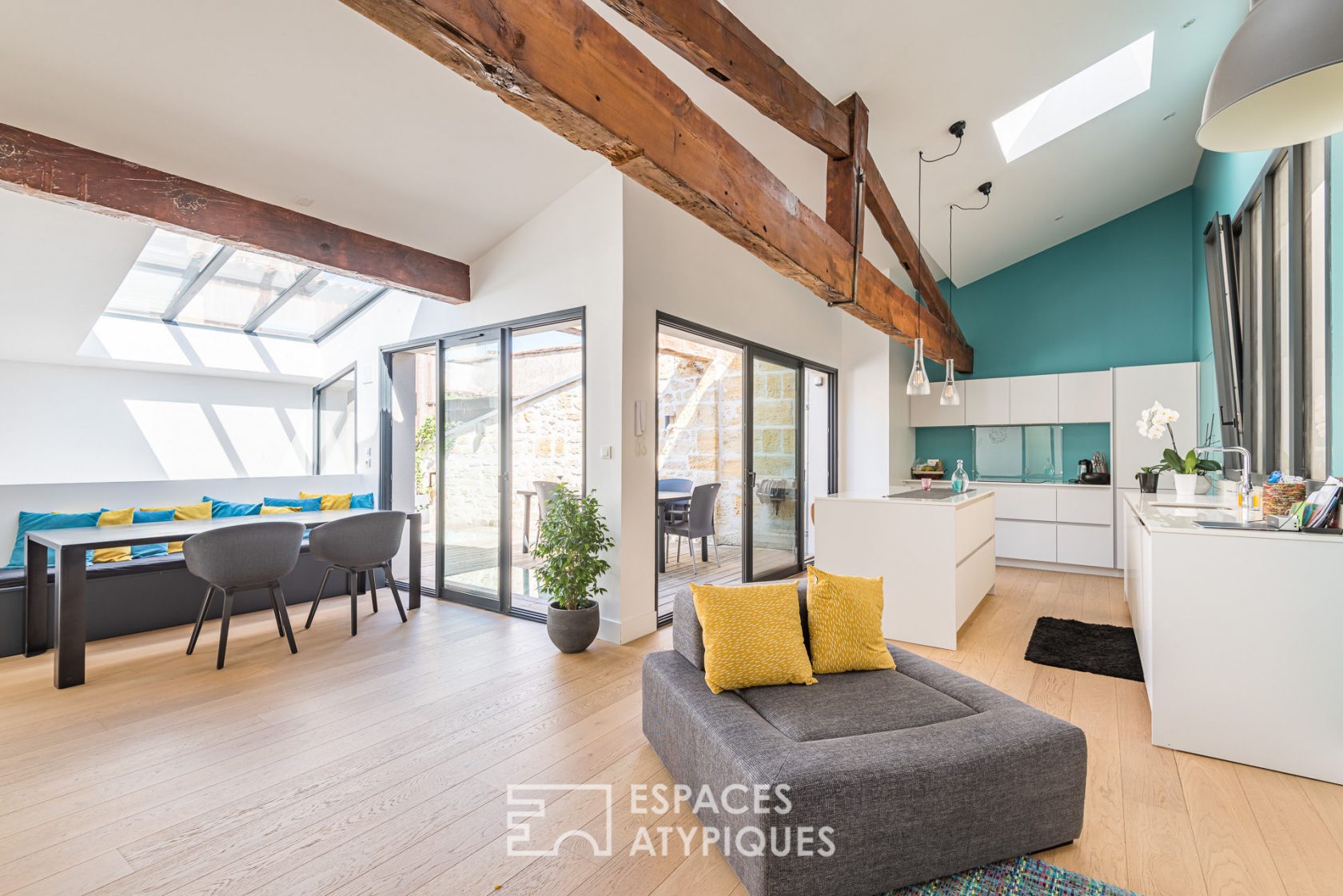 Loft with terraces in a former theater