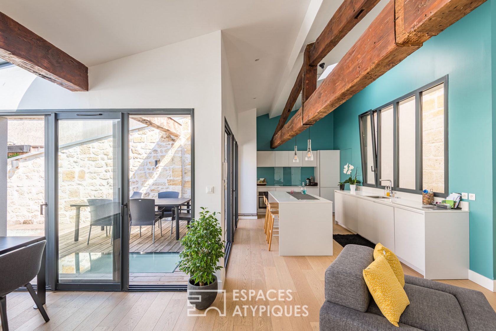 Loft with terraces in a former theater