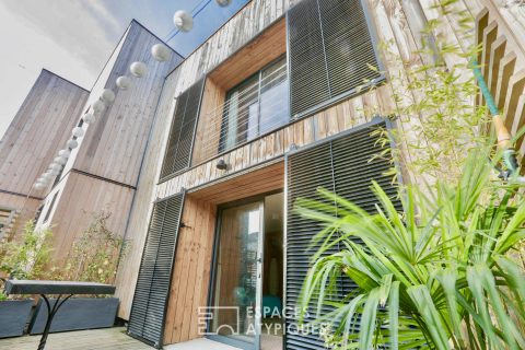 Maison zen en bois avec terrasse à la Bastide