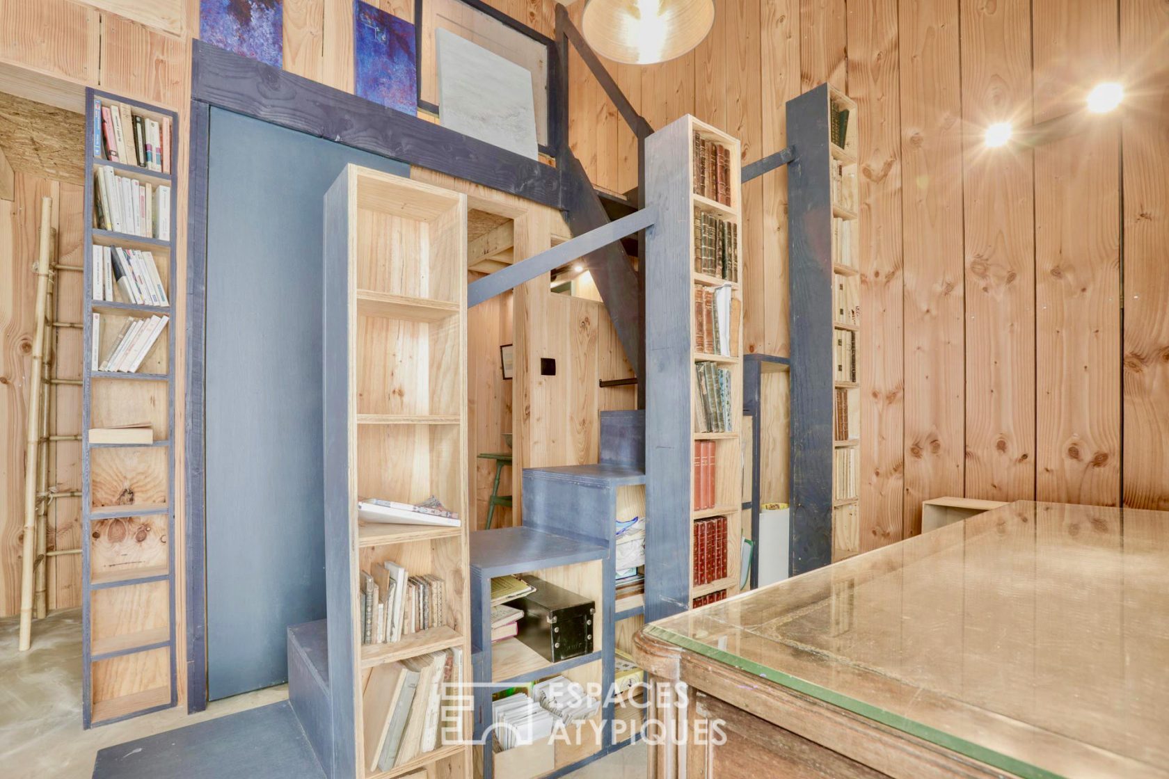 Maison zen en bois avec terrasse à la Bastide