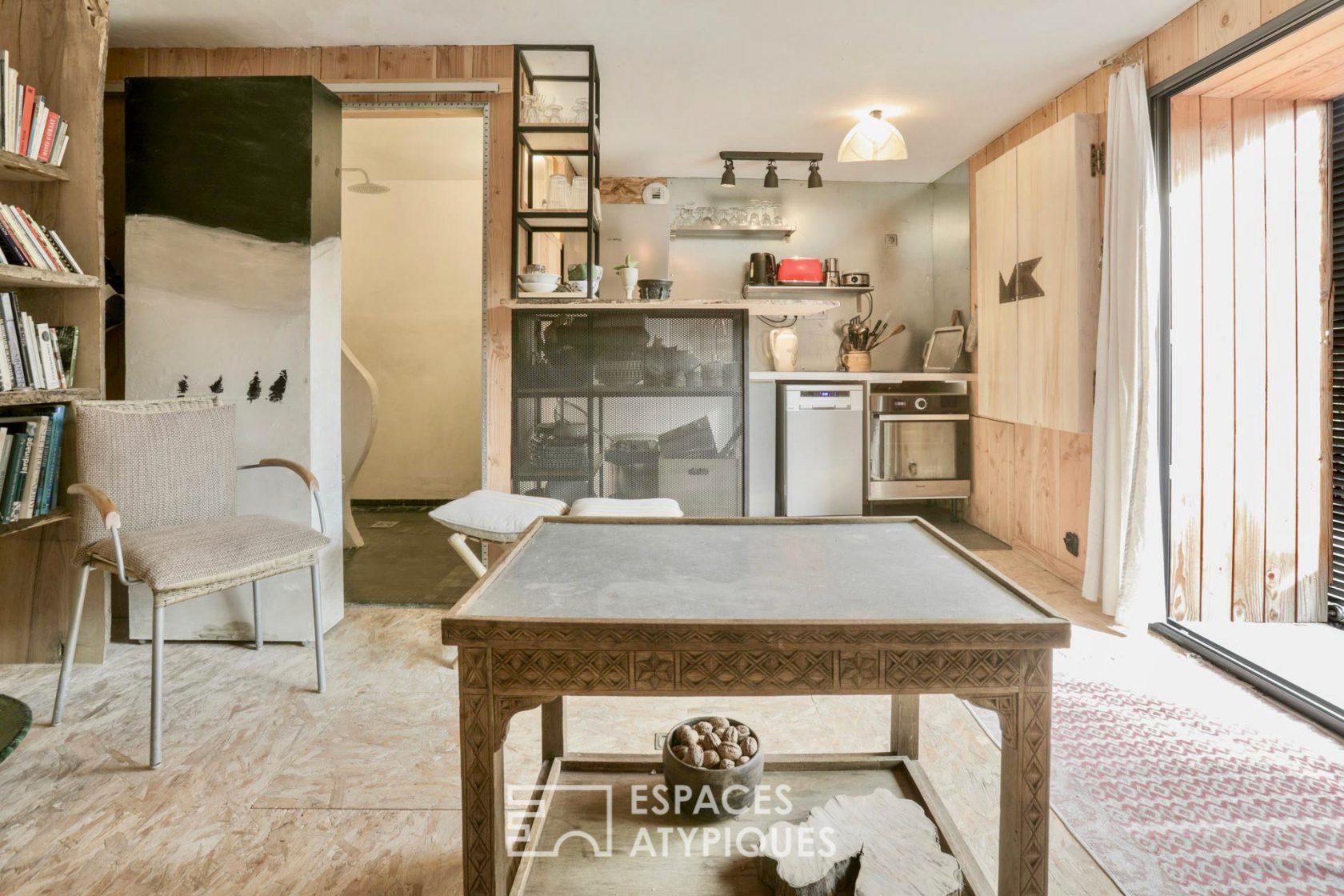 Maison zen en bois avec terrasse à la Bastide