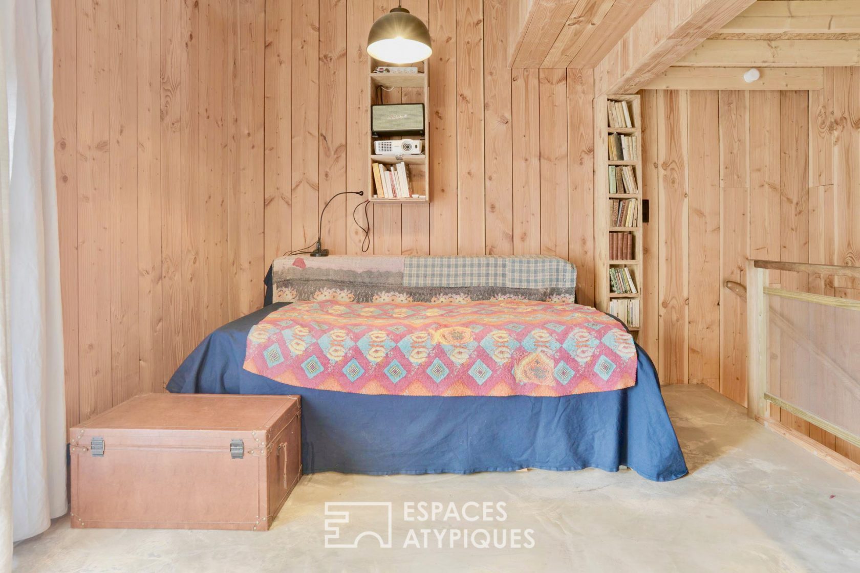 Maison zen en bois avec terrasse à la Bastide
