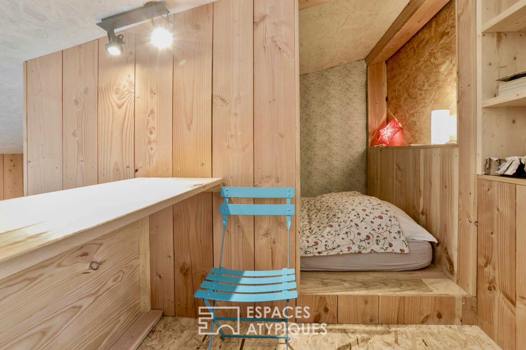 Maison zen en bois avec terrasse à la Bastide